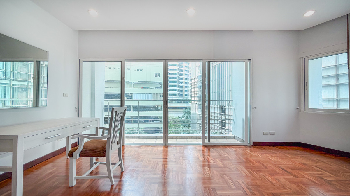 For RentSukhumvit, Asoke, Thonglor : Spacious 2-Bedroom 150 Sq.m. at The Grand Sethiwan Sukhumvit 24 Please call: 062-496-6454