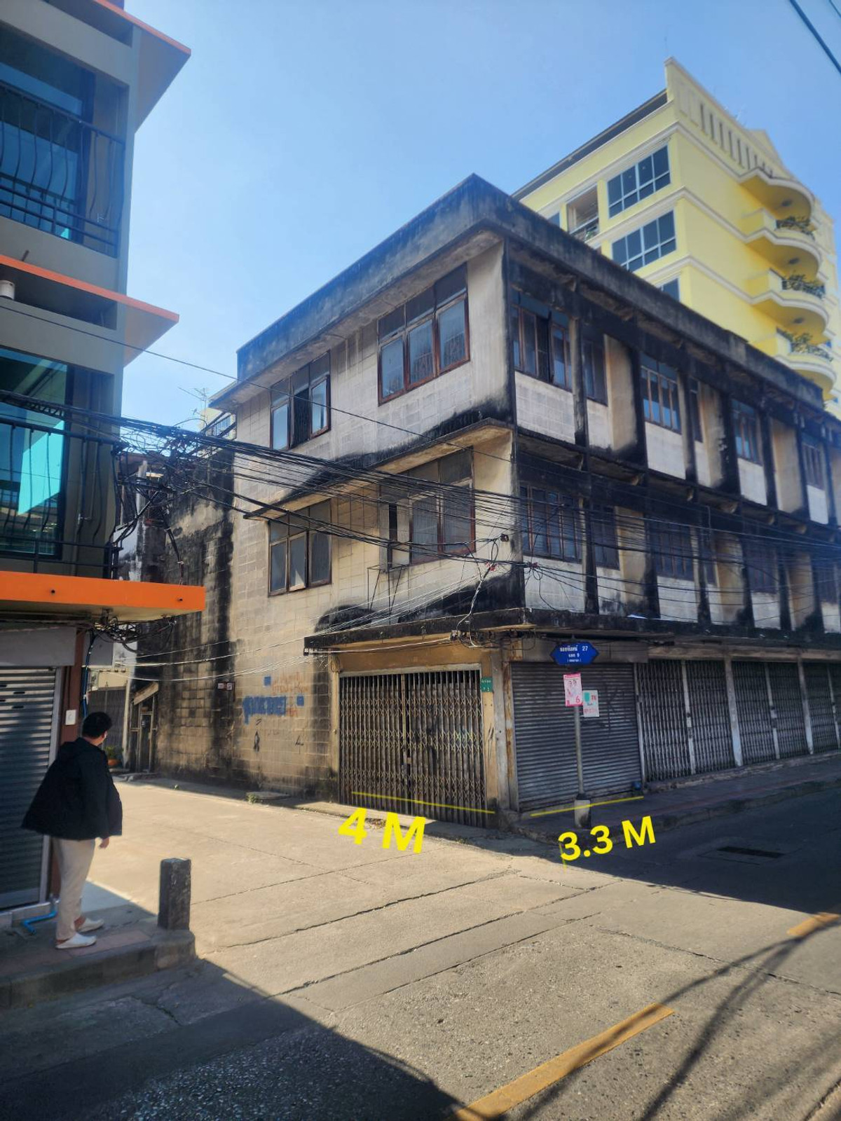 ขายอาคารพาณิชย์สาทร นราธิวาส : ตึกแถวห้องมุม ซอยถนนจันทร์ 27 ขายเพียง 5.9 ล้านเท่านั้น