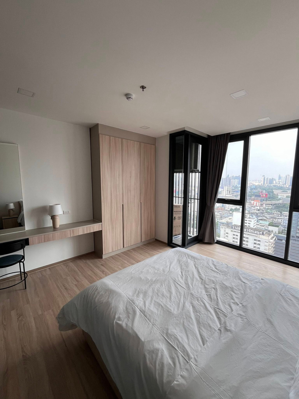 For RentCondoRatchathewi,Phayathai : 🏢 For Rent Brand New XT Phayathai Condo | High Floor, Open View | Spacious, Move-in Ready | Central Location, Near BTS & Airport Rail Link✨