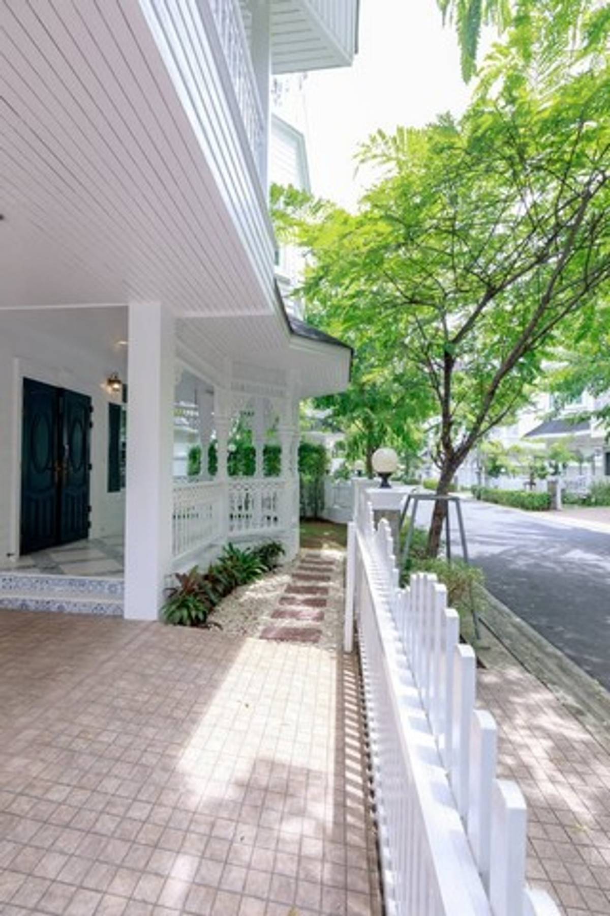 For RentHouseBangna, Bearing, Lasalle : HR3250 new house for rent Classic Victorian style - Fantasia Villa 4 (Bangna-Srinakarin), luxuriously decorated, ready to move in.