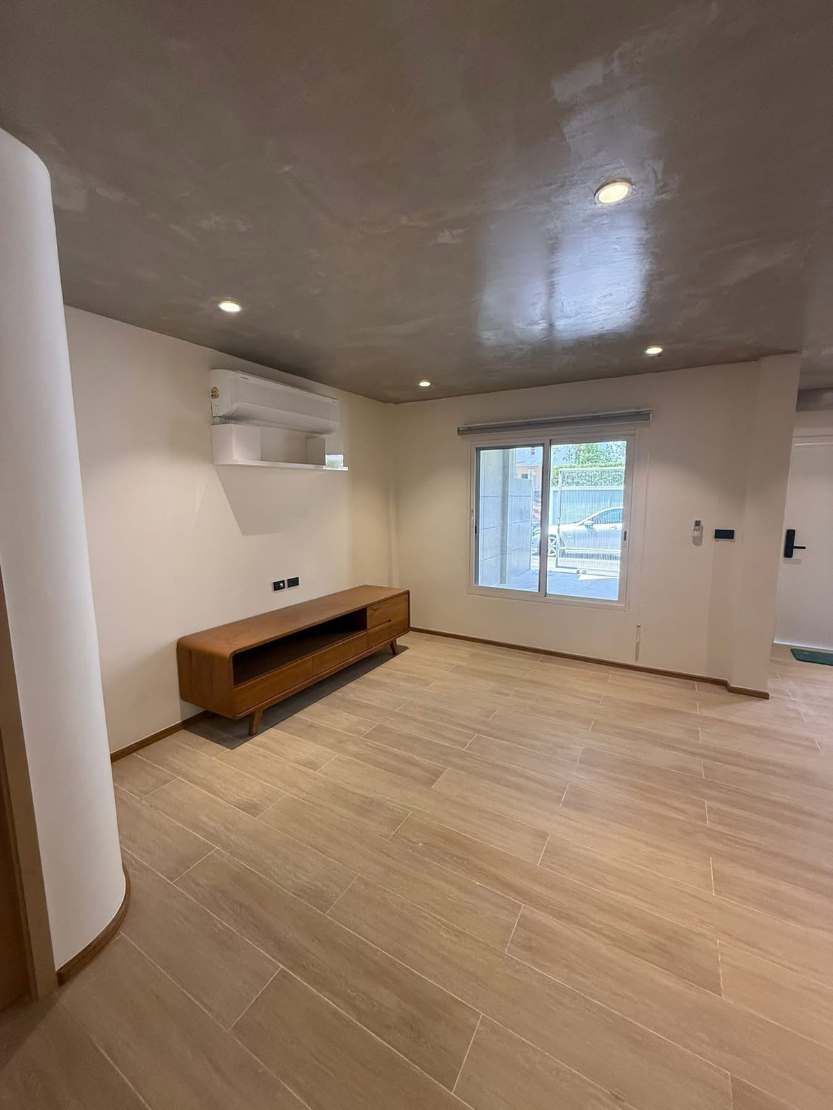 ให้เช่าทาวน์โฮมสุขุมวิท อโศก ทองหล่อ : ให้เช่าทาวน์โฮมรีโนเวทใหม่ สุขุมวิท 26 ใกล้รถไฟฟ้า BTS พร้อมพงษ์ เดินเพียง 10 นาที