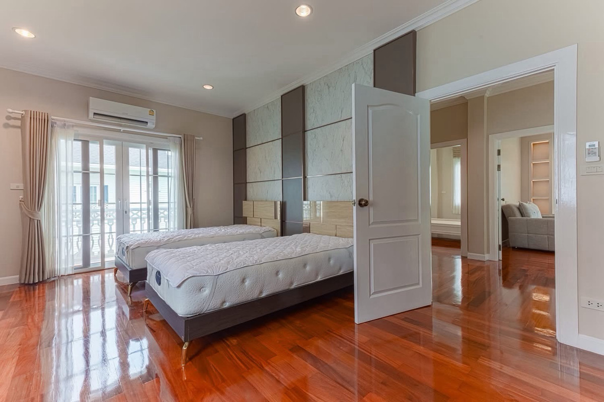 ให้เช่าบ้านบางนา แบริ่ง ลาซาล : ให้เช่าบ้านเดี่ยว Fantasia Villa 4 ศรีนครินทร์ บางนา บ้านสไตล์ Victorian พื้นที่กว้าง เลี้ยงสัตว์ได้ ใกล้ MRT ศรีเอี่ยม