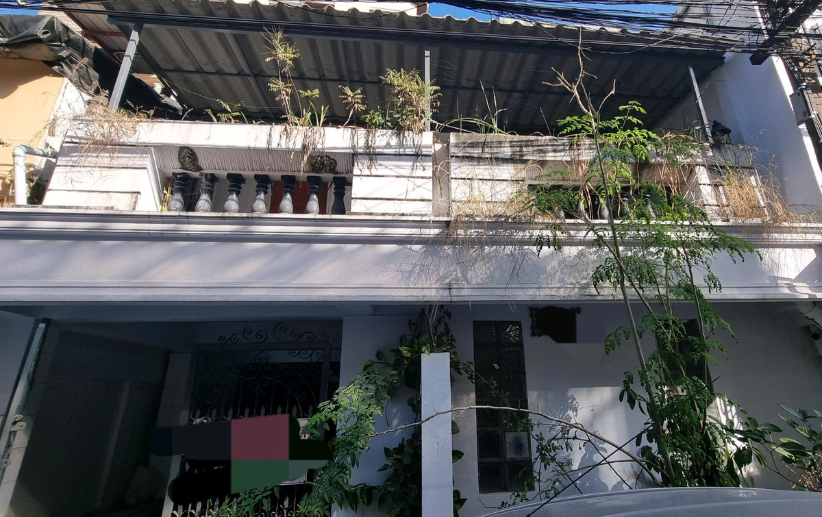 For RentTownhomeSukhumvit, Asoke, Thonglor : Townhouse for Rent – Phrom Phong, Sukhumvit 39 Rare location in the heart of the city. Approximately 800 meters to BTS Promphong