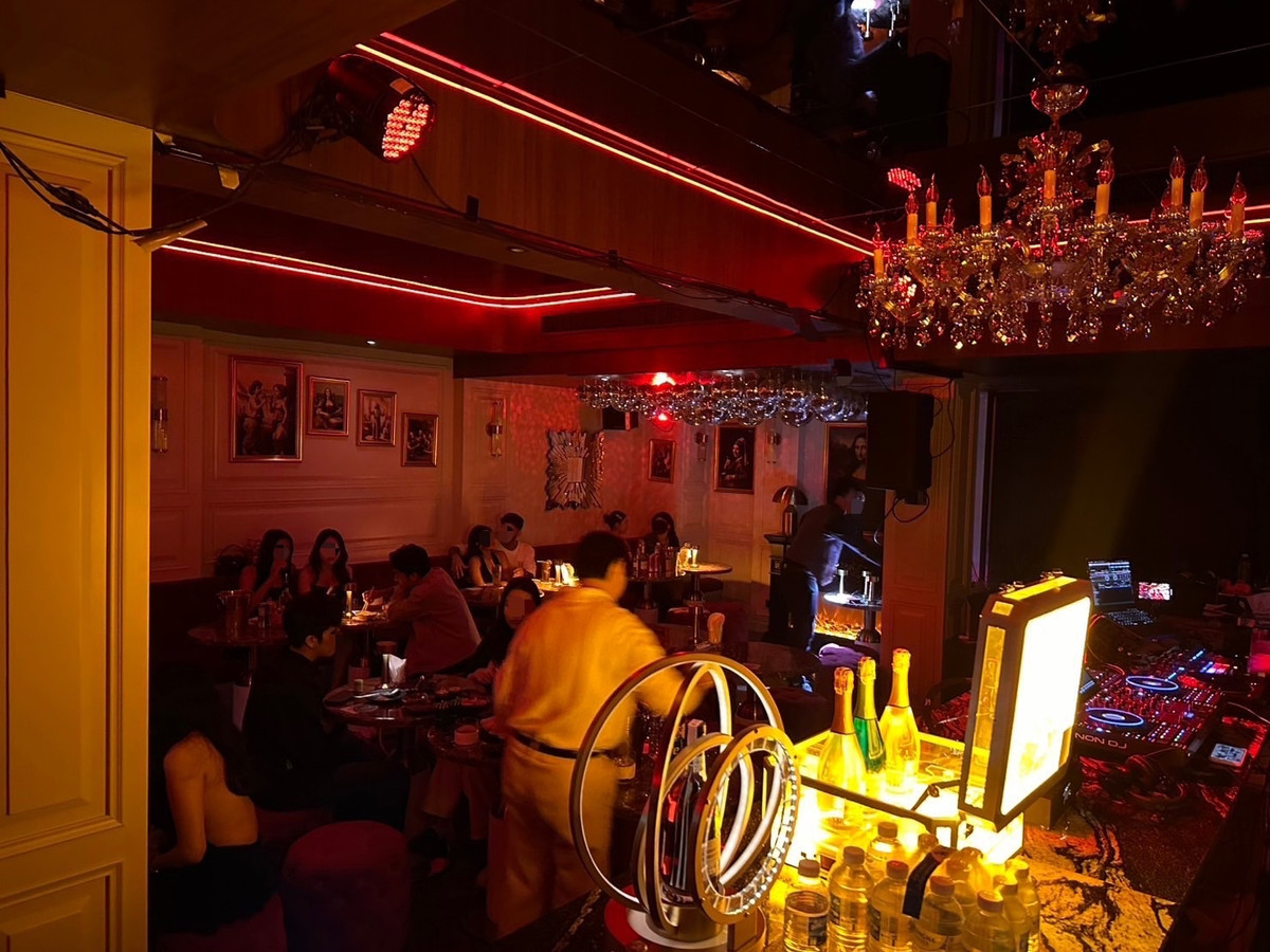 เซ้งร้านค้า/ตลาดนัดสุขุมวิท อโศก ทองหล่อ : เซ้งร้านดนตรีสด-อาหาร เอกมัย ซอย 10ย่านทำเลทอง ใกล้ BTS ติดถนนใหญ่