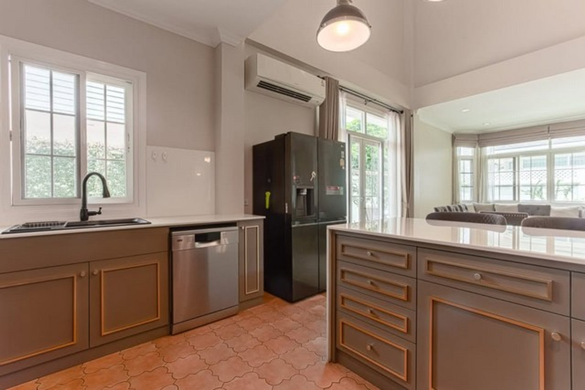 For RentHouseBangna, Bearing, Lasalle : HR3250 new house for rent Classic Victorian style - Fantasia Villa 4 (Bangna-Srinakarin), luxuriously decorated, ready to move in.