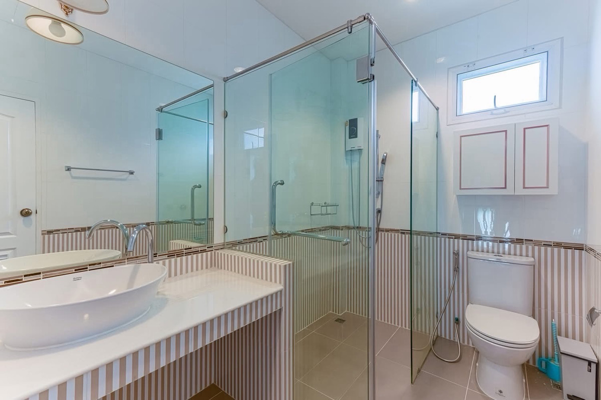 ให้เช่าบ้านบางนา แบริ่ง ลาซาล : ให้เช่าบ้านเดี่ยว Fantasia Villa 4 ศรีนครินทร์ บางนา บ้านสไตล์ Victorian พื้นที่กว้าง เลี้ยงสัตว์ได้ ใกล้ MRT ศรีเอี่ยม