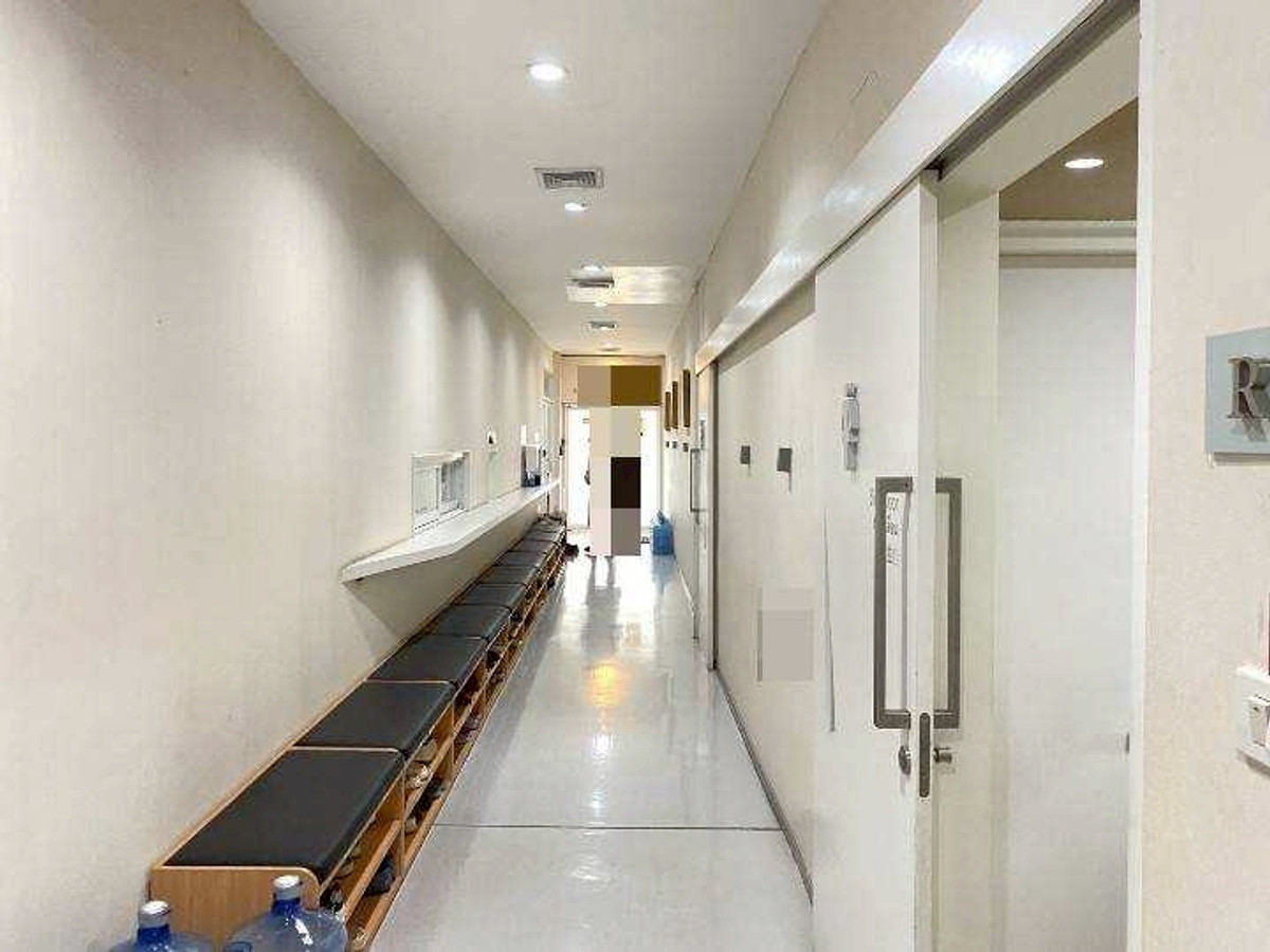 For RentShowroomRatchathewi,Phayathai : Rare Item Showroom For rent: Car showroom for rent. Ready to move in. Showroom ready for rent in the heart of Phaya Thai city #rare location