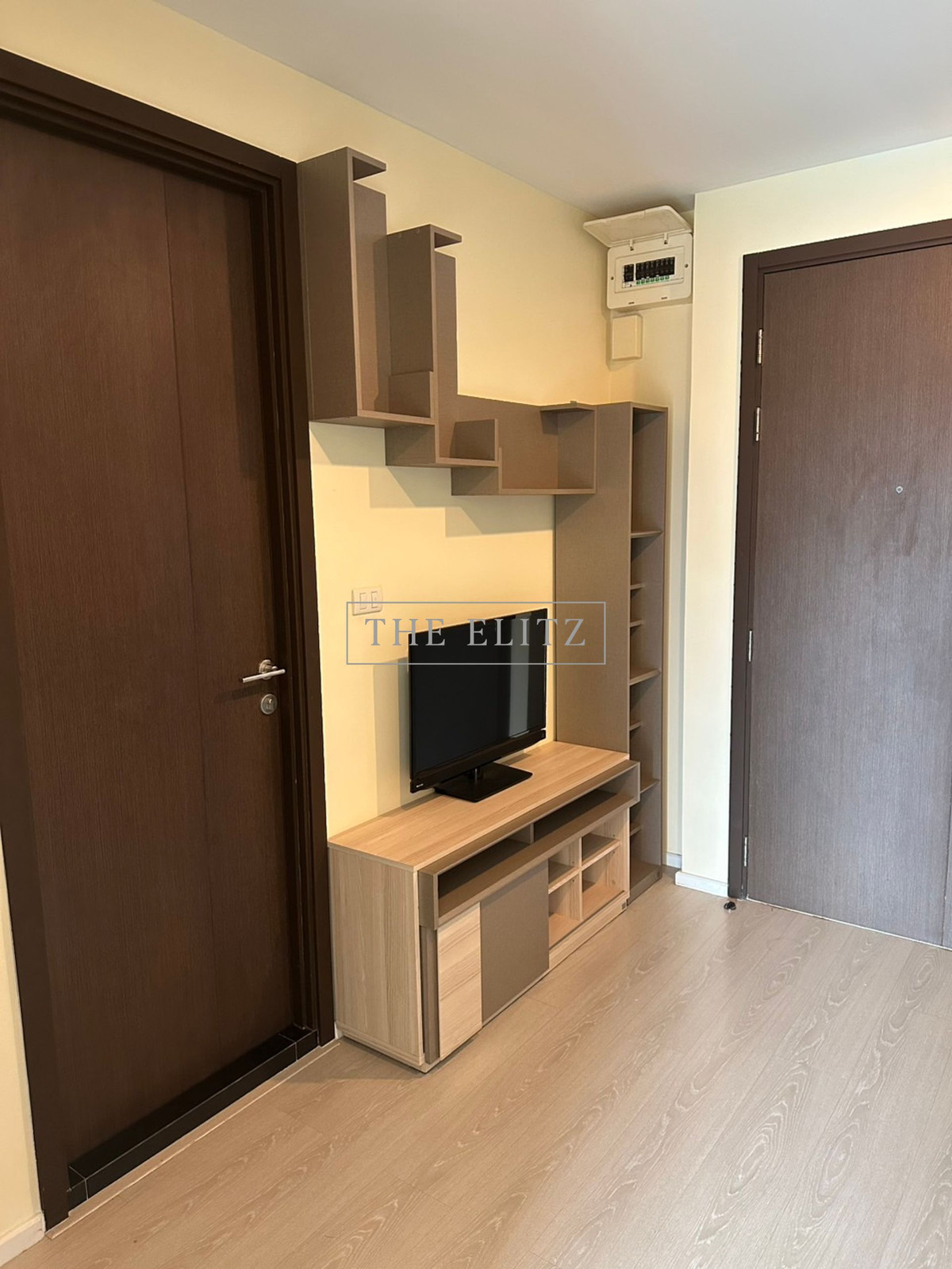 For RentCondoSathorn, Narathiwat : ✨ Live your life 'Fast Track' In the heart of Sathorn, Rhythm Sathorn-Narathiwat, near BRT Akhan Songkhro. Just a short walk to Sathorn-Narathiwat intersection 💕