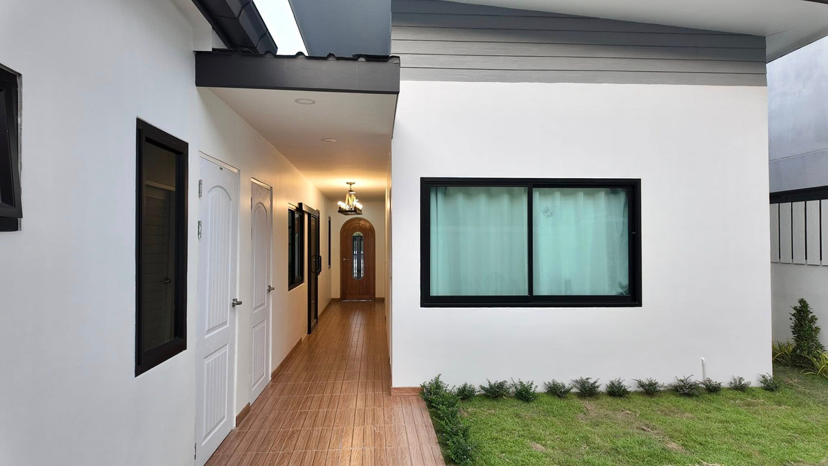 For SaleHousePattaya, Bangsaen, Chonburi : Detached House Phop Suk 2 / 3 Bedrooms (FOR SALE) BEWN087