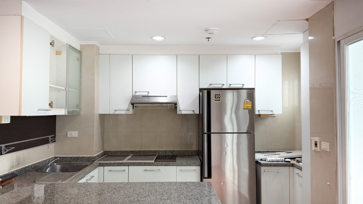 For RentSukhumvit, Asoke, Thonglor : Spacious 2-Bedroom 150 Sq.m. at The Grand Sethiwan Sukhumvit 24 Please call: 062-496-6454