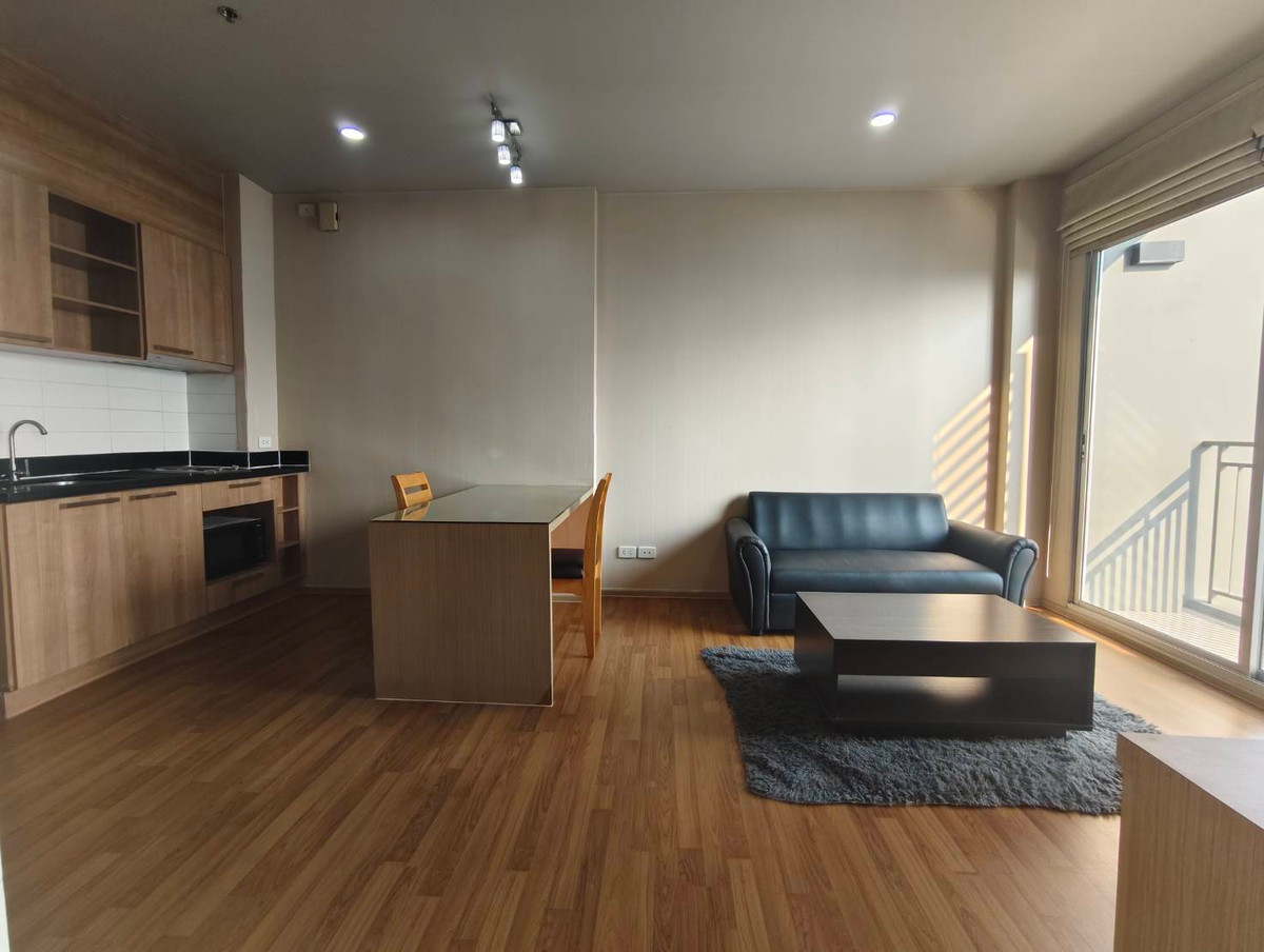 ให้เช่าคอนโดวงเวียนใหญ่ เจริญนคร : OMG1340  [ ไฮฟ์  สาทร ]  1 ห้องนอนใหญ่ แต่งครบ ชั้นสูง - ว่างเช่า 1 มี.ค. 69