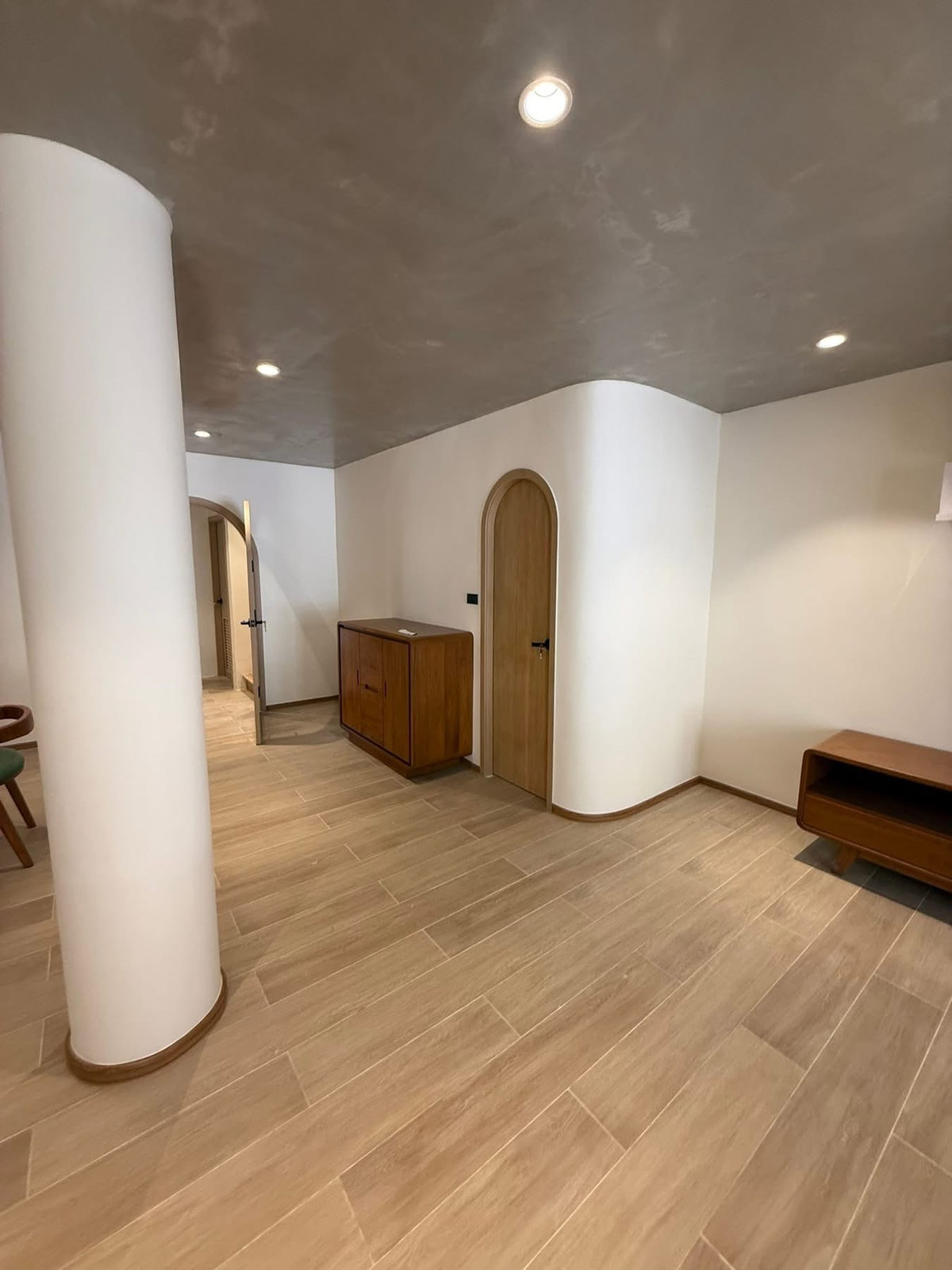 ให้เช่าทาวน์โฮมสุขุมวิท อโศก ทองหล่อ : ให้เช่าทาวน์โฮมรีโนเวทใหม่ สุขุมวิท 26 ใกล้รถไฟฟ้า BTS พร้อมพงษ์ เดินเพียง 10 นาที