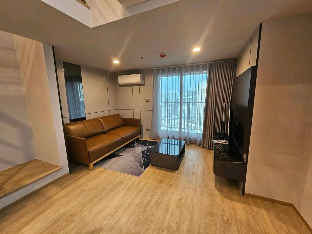 For RentCondoSiam Paragon ,Chulalongkorn,Samyan : ✨ Luxury condo in the heart of Sam Yan - Silom, Lumpini Park view, premium location. Traveling is very convenient ✨