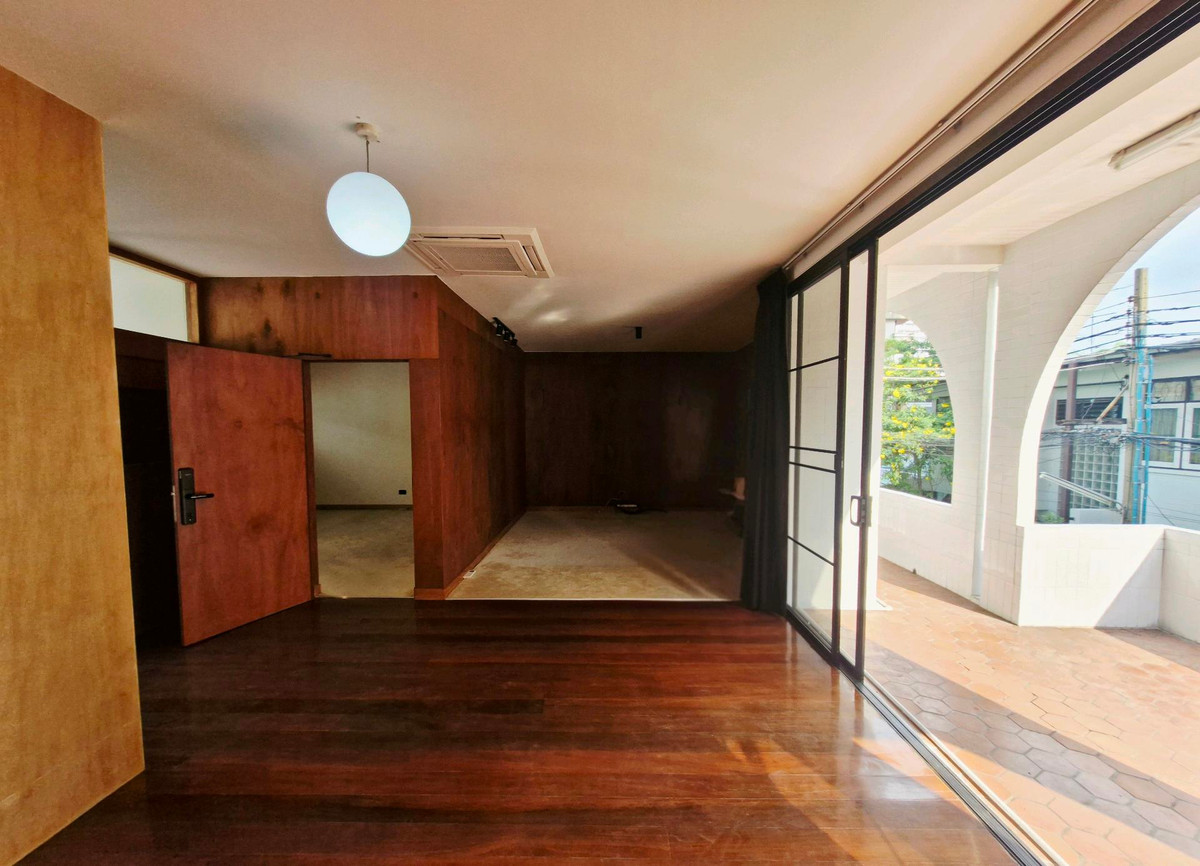 ให้เช่าทาวน์โฮมสุขุมวิท อโศก ทองหล่อ : (For Rent🔥) Commercial Townhome in Soi Ekkamai 12 | 250 SQM | Ideal for Home Office, Cafe, Spa, or Airbnb | Pet & Business Friendly 🐶🐱