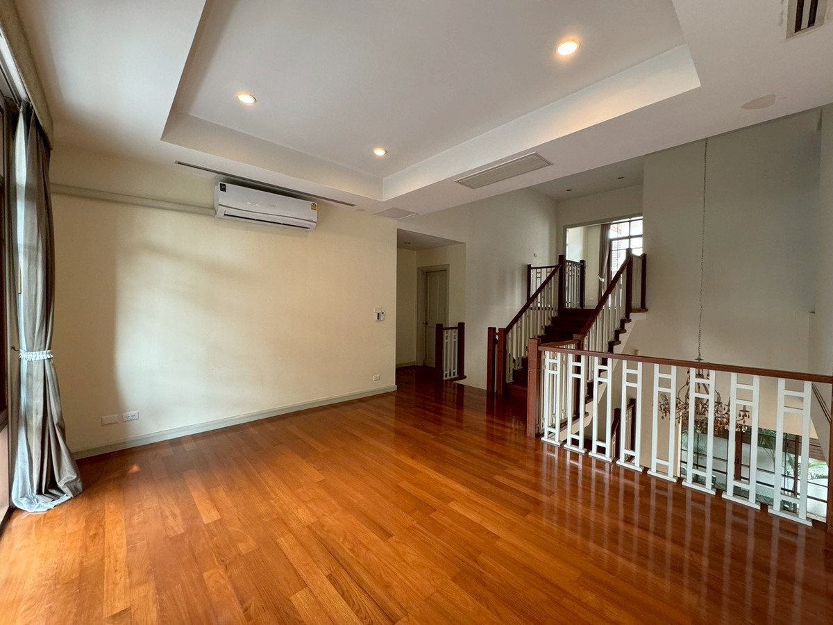 For RentHouseSukhumvit, Asoke, Thonglor : Corner detached house In the luxury project Ekkamai - Phra Khanong ** NO CO-AGENT **