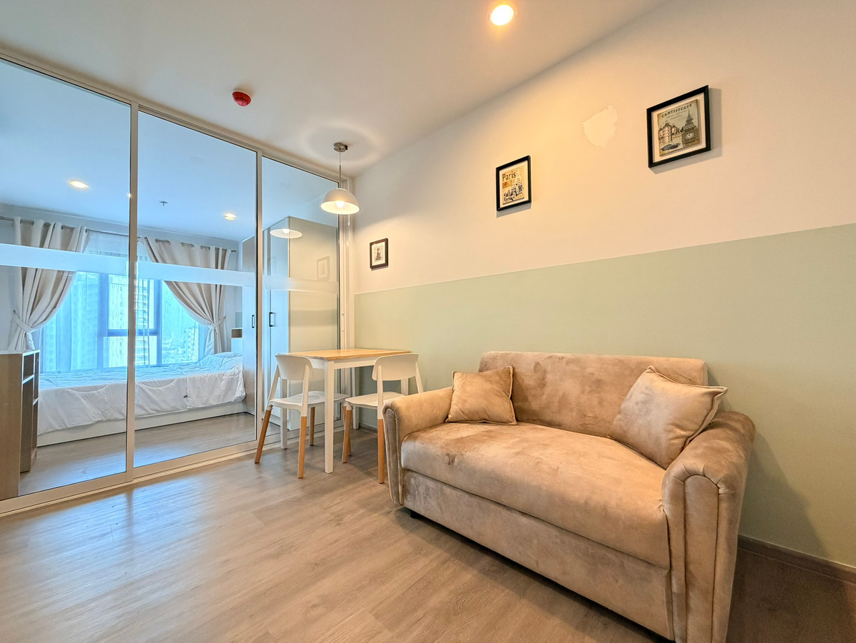 For RentCondoThaphra, Talat Phlu, Wutthakat : [For rent] Condo near BTS Wutthakat, only 180m. | Regent Home Wutthakat | Near leading shopping centers and Siam University.