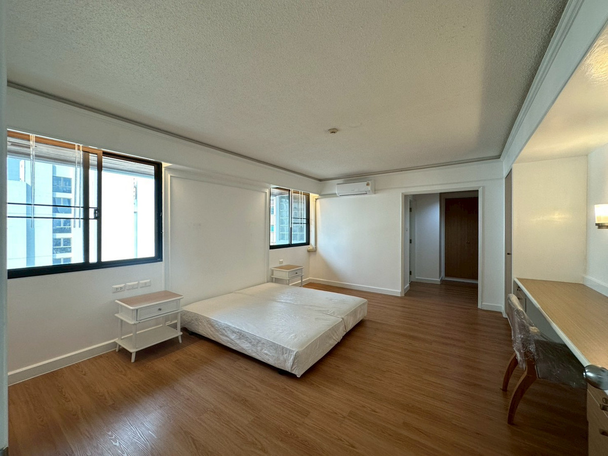 ให้เช่าคอนโดวิทยุ ชิดลม หลังสวน : ✨🏢ให้เช่าคอนโดย่านหลังสวน 2+1 ห้องนอน ขนาด 200ตรม. ห้องสวน เฟอร์นิเจอร์ครบ ระเบียงกว่าง ใกล้BTSราชดำริ, สวนลุมพินี พร้อมเข้าอยู่ 