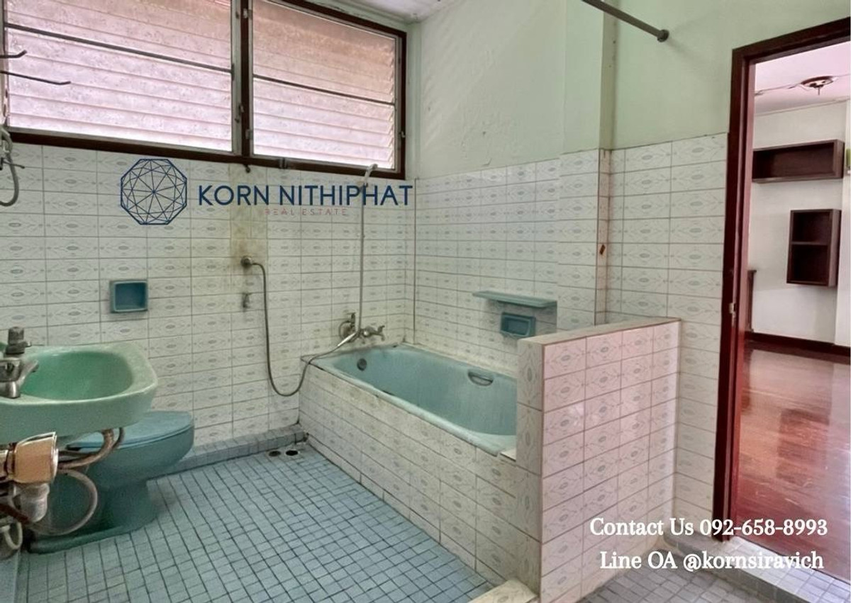 ให้เช่าร้านค้า/ตลาดนัดสุขุมวิท อโศก ทองหล่อ : สำหรับ เช่า บ้านเดี่ยว พร้อมพงษ์ สุขุมวิท เพื่อ ธุรกิจ มีที่จอดรถ | For Rent Stand Alone Single House Phrom Phong - Sukhumvit with Parking lots