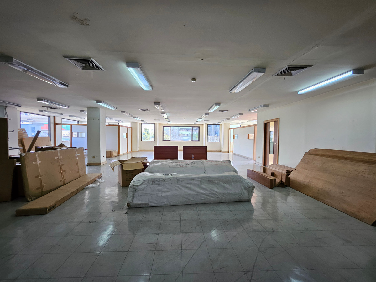 ขายสำนักงานบางซื่อ วงศ์สว่าง เตาปูน : ขายอาคารสำนักงาน 13 ชั้น ถนนวงศ์สว่าง บางซื่อ กรุงเทพฯ พื้นที่ใช้สอย 4,000 ตร.ม. ตรงข้ามบิ๊กซี วงศ์สว่าง ราคา 270,000,000 บาท