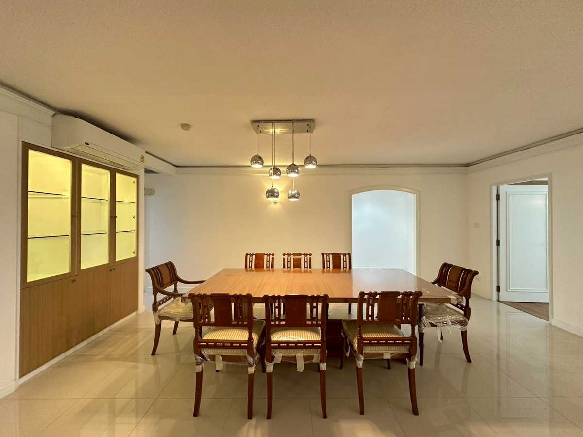 ให้เช่าคอนโดวิทยุ ชิดลม หลังสวน : ✨🏢ให้เช่าคอนโดย่านหลังสวน 2+1 ห้องนอน ขนาด 200ตรม. ห้องสวน เฟอร์นิเจอร์ครบ ระเบียงกว่าง ใกล้BTSราชดำริ, สวนลุมพินี พร้อมเข้าอยู่ 