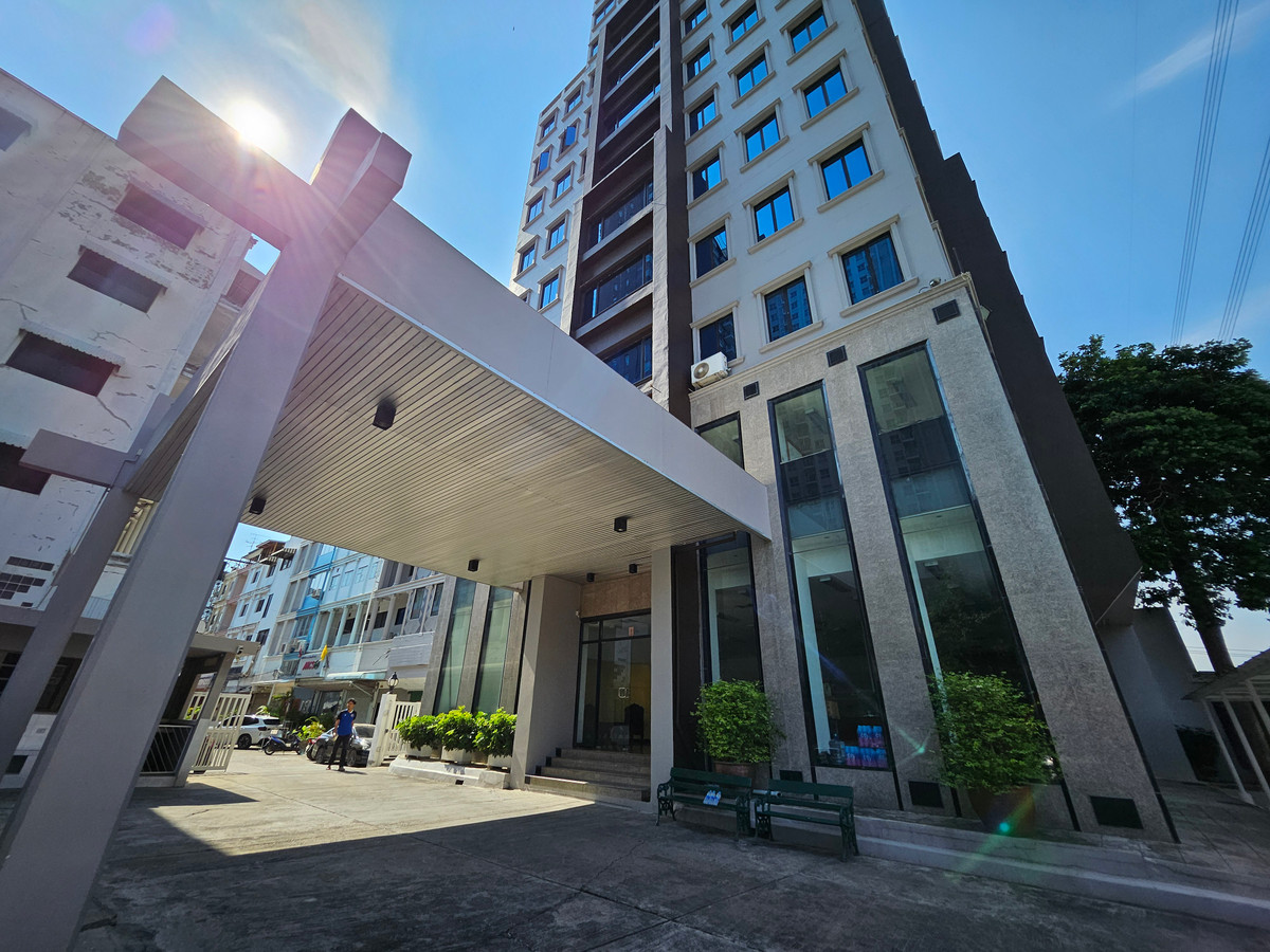 ขายสำนักงานบางซื่อ วงศ์สว่าง เตาปูน : ขายอาคารสำนักงาน 13 ชั้น ถนนวงศ์สว่าง บางซื่อ กรุงเทพฯ พื้นที่ใช้สอย 4,000 ตร.ม. ตรงข้ามบิ๊กซี วงศ์สว่าง ราคา 270,000,000 บาท