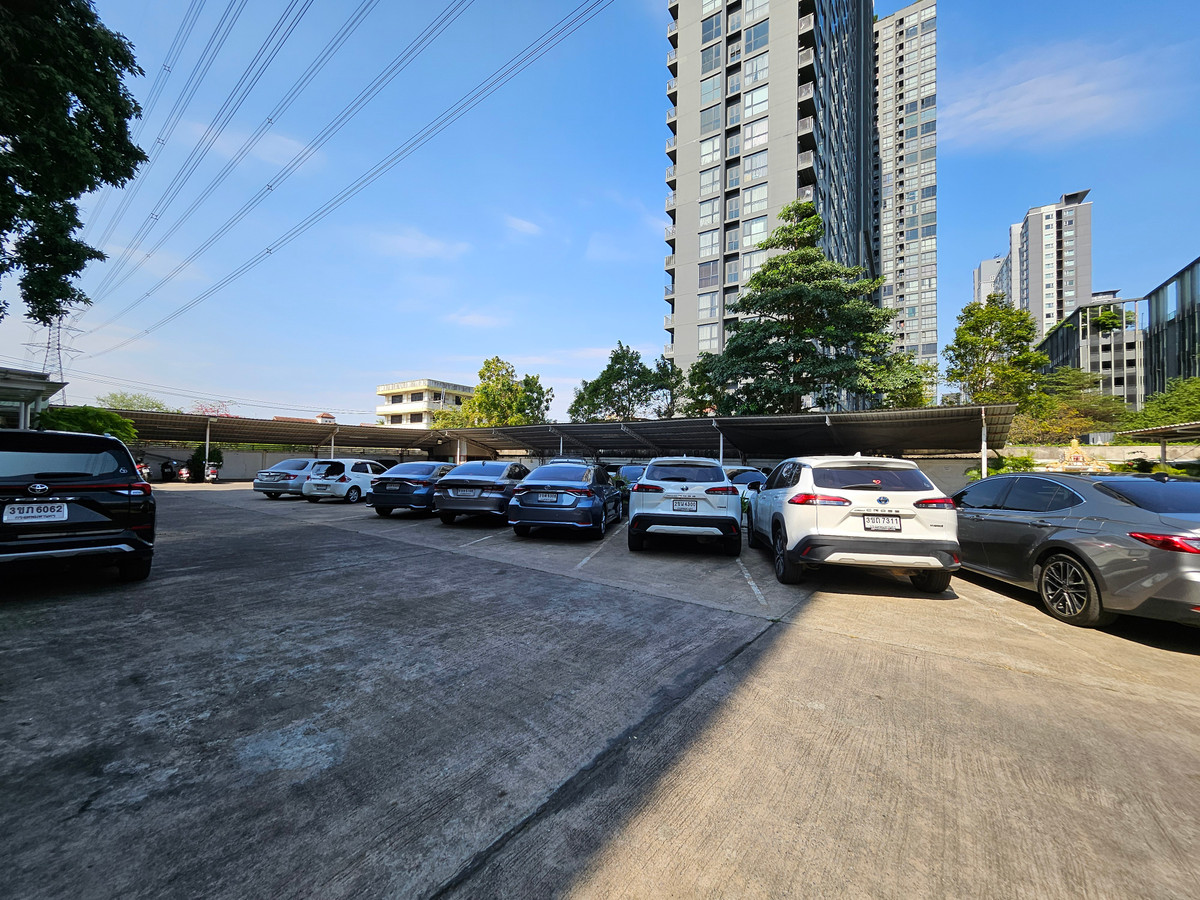 ขายสำนักงานบางซื่อ วงศ์สว่าง เตาปูน : ขายอาคารสำนักงาน 13 ชั้น ถนนวงศ์สว่าง บางซื่อ กรุงเทพฯ พื้นที่ใช้สอย 4,000 ตร.ม. ตรงข้ามบิ๊กซี วงศ์สว่าง ราคา 270,000,000 บาท