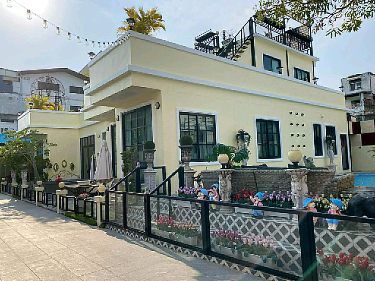 ขายสุขุมวิท อโศก ทองหล่อ : 🏡 Luxury House & Prime Land สุขุมวิท 93 ที่ดิน 239 ตร.วา 4นอน 4น้ำ จอดรถ 6–7 คัน ติดโซล่าเซลล์ 10KW ใกล้ BTS บางจาก/อ่อนนุช ราคา 90 ลบ. นัดชม 065-536-5165 ลูกเจี๊ยบ #บ้านหรูสุขุมวิท #LuxuryHomeBangkok #PrimeLocation #Sukhumvit93 #บ้านเดี่ยวสุขุมวิท #L