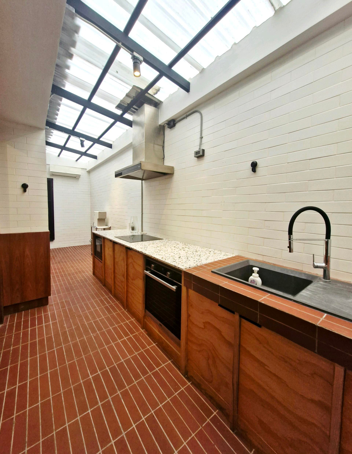 ให้เช่าทาวน์โฮมสุขุมวิท อโศก ทองหล่อ : (For Rent🔥) Commercial Townhome in Soi Ekkamai 12 | 250 SQM | Ideal for Home Office, Cafe, Spa, or Airbnb | Pet & Business Friendly 🐶🐱