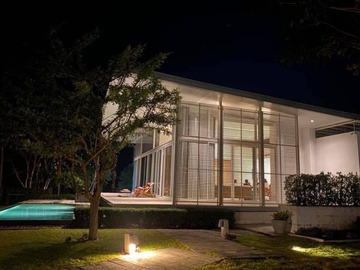 ขายบ้านปากช่อง เขาใหญ่ : ขายพูลวิลล่าเขาใหญ่ หมูสี วิวภูเขา บนที่ดิน 1,942 ตร.ว มี 2 หลัง พร้อมสิ่งปลูกสร้าง เหมาะอยู่อาศัยหรือทำธุรกิจ
