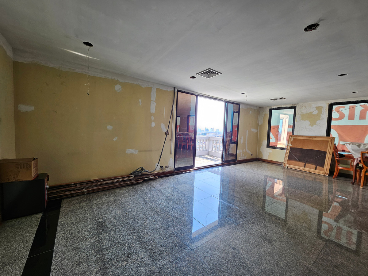 ขายสำนักงานบางซื่อ วงศ์สว่าง เตาปูน : ขายอาคารสำนักงาน 13 ชั้น ถนนวงศ์สว่าง บางซื่อ กรุงเทพฯ พื้นที่ใช้สอย 4,000 ตร.ม. ตรงข้ามบิ๊กซี วงศ์สว่าง ราคา 270,000,000 บาท