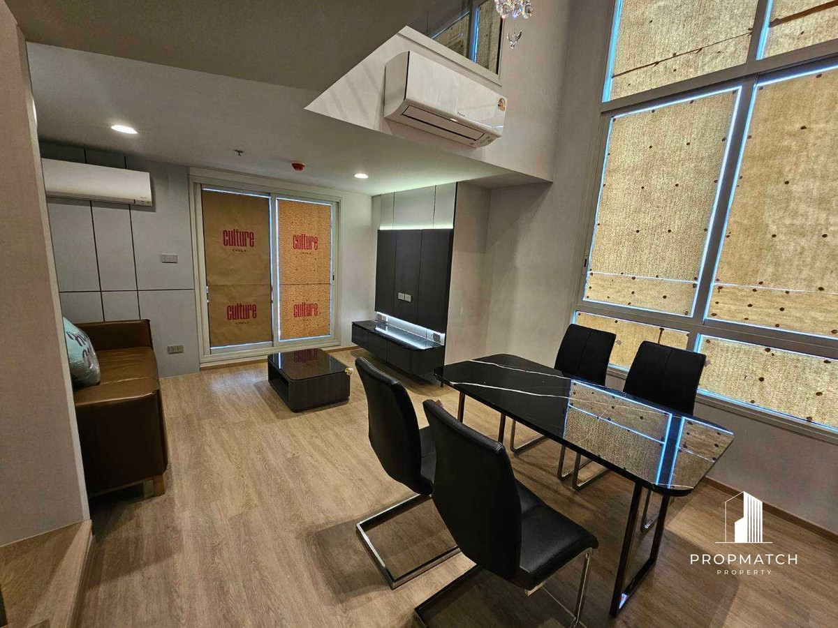 For RentCondoSiam Paragon ,Chulalongkorn,Samyan : New building, brand new room, CULTURE Chula, Duplex type, 2 bedrooms, 1 bathroom, rent only 60,000, large room 58 sqm. If interested, make an appointment to view at 064-6696546 Minnie, this number can be reached via Line.