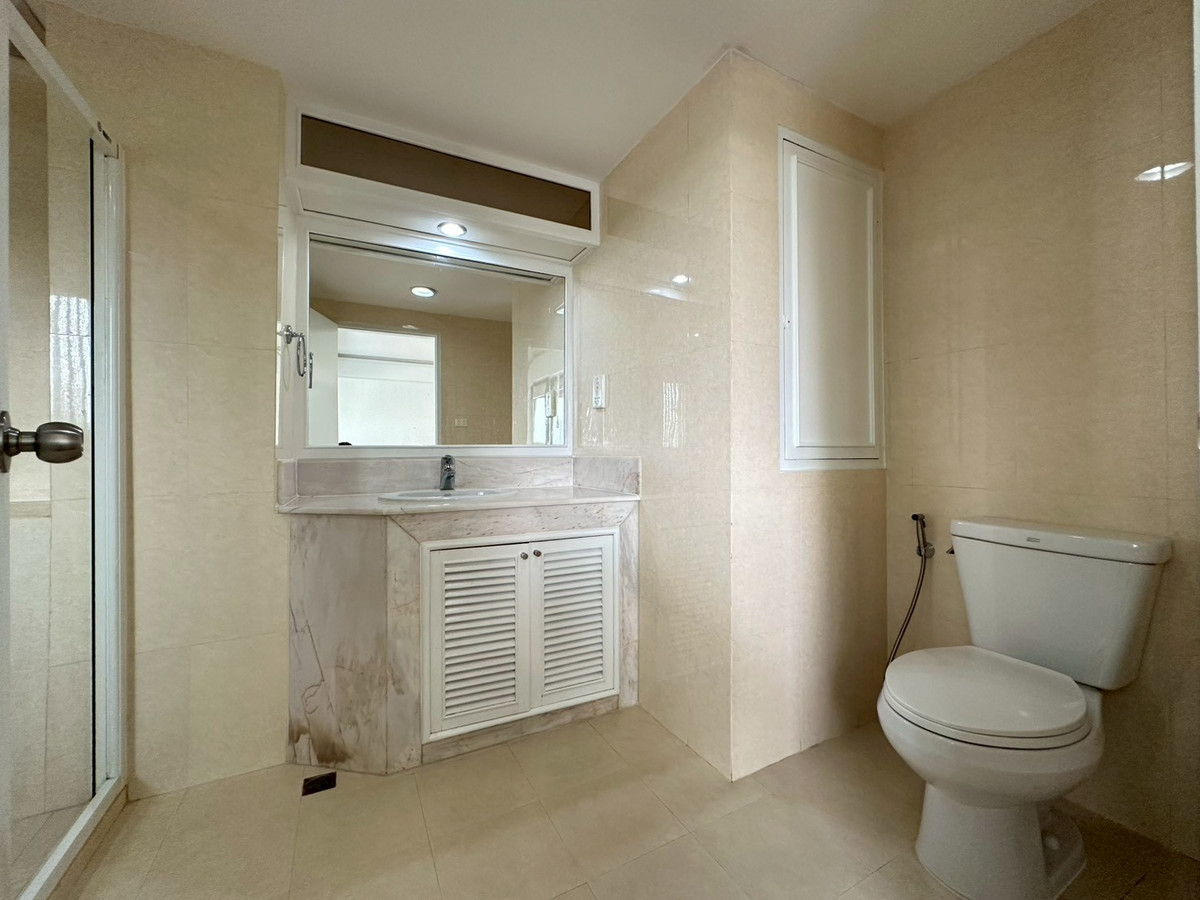 ให้เช่าคอนโดวิทยุ ชิดลม หลังสวน : ✨🏢ให้เช่าคอนโดย่านหลังสวน 2+1 ห้องนอน ขนาด 200ตรม. ห้องสวน เฟอร์นิเจอร์ครบ ระเบียงกว่าง ใกล้BTSราชดำริ, สวนลุมพินี พร้อมเข้าอยู่ 