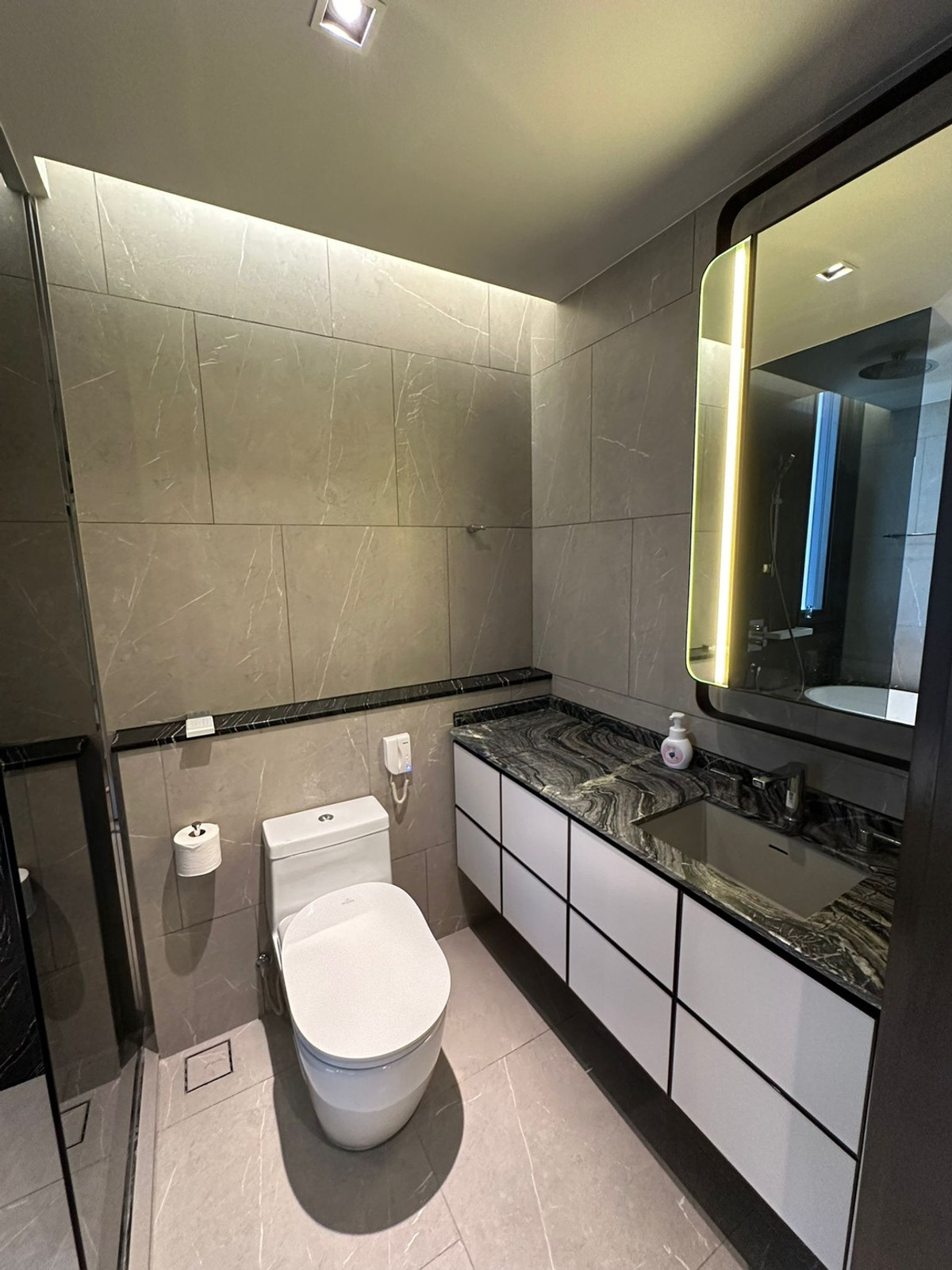 ให้เช่าคอนโดสุขุมวิท อโศก ทองหล่อ : ว่างพร้อมเช่า เดอะ รีเซิร์ฟ ไฮด์ อเวย์  2 ห้องนอน 2 ห้องน้ำ เฟอร์นิเจอร์ครบพร้อมเข้าอยู่ 