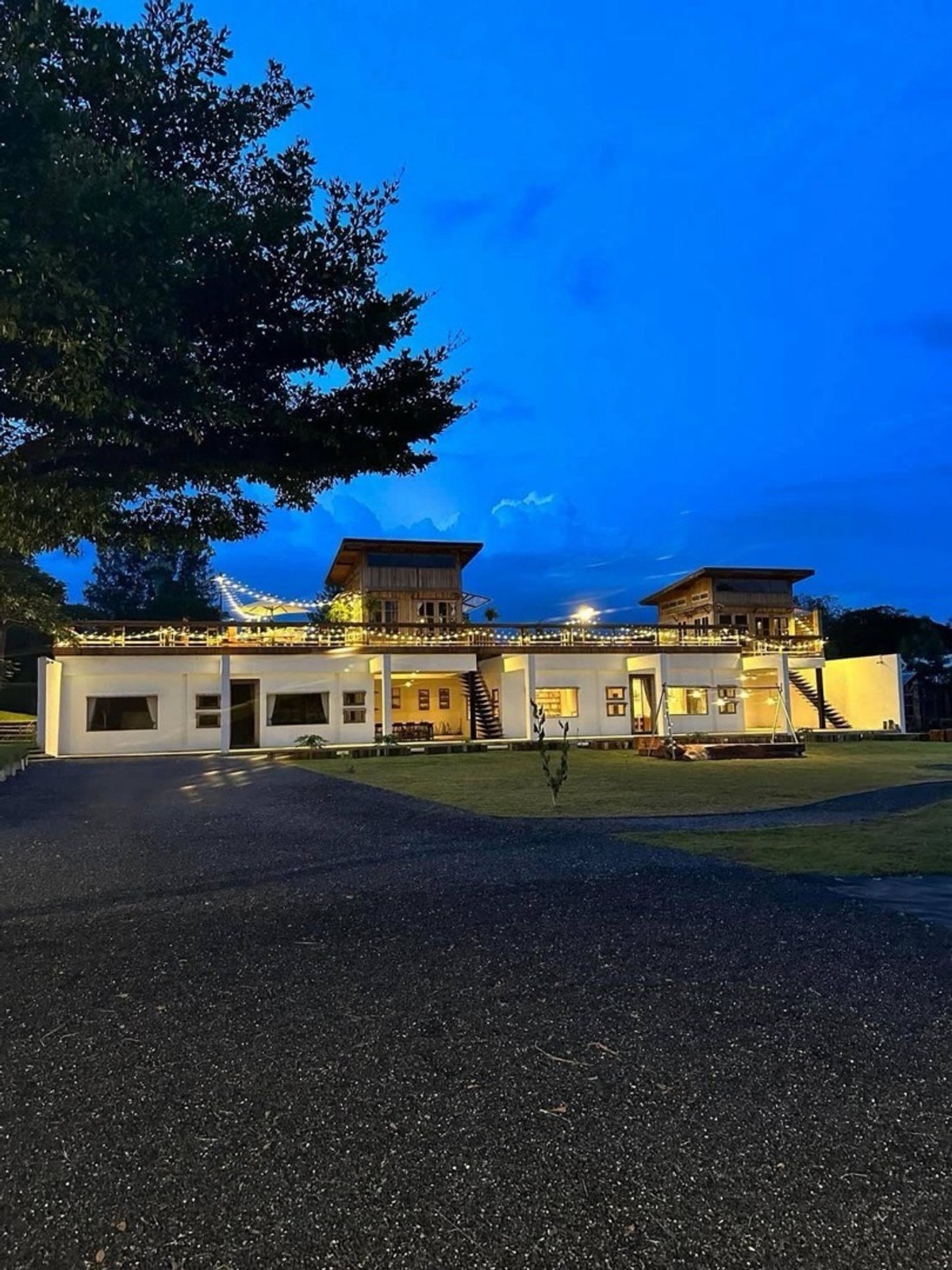 ขายบ้านปากช่อง เขาใหญ่ : ขายพูลวิลล่าเขาใหญ่ หมูสี วิวภูเขา บนที่ดิน 1,942 ตร.ว มี 2 หลัง พร้อมสิ่งปลูกสร้าง เหมาะอยู่อาศัยหรือทำธุรกิจ
