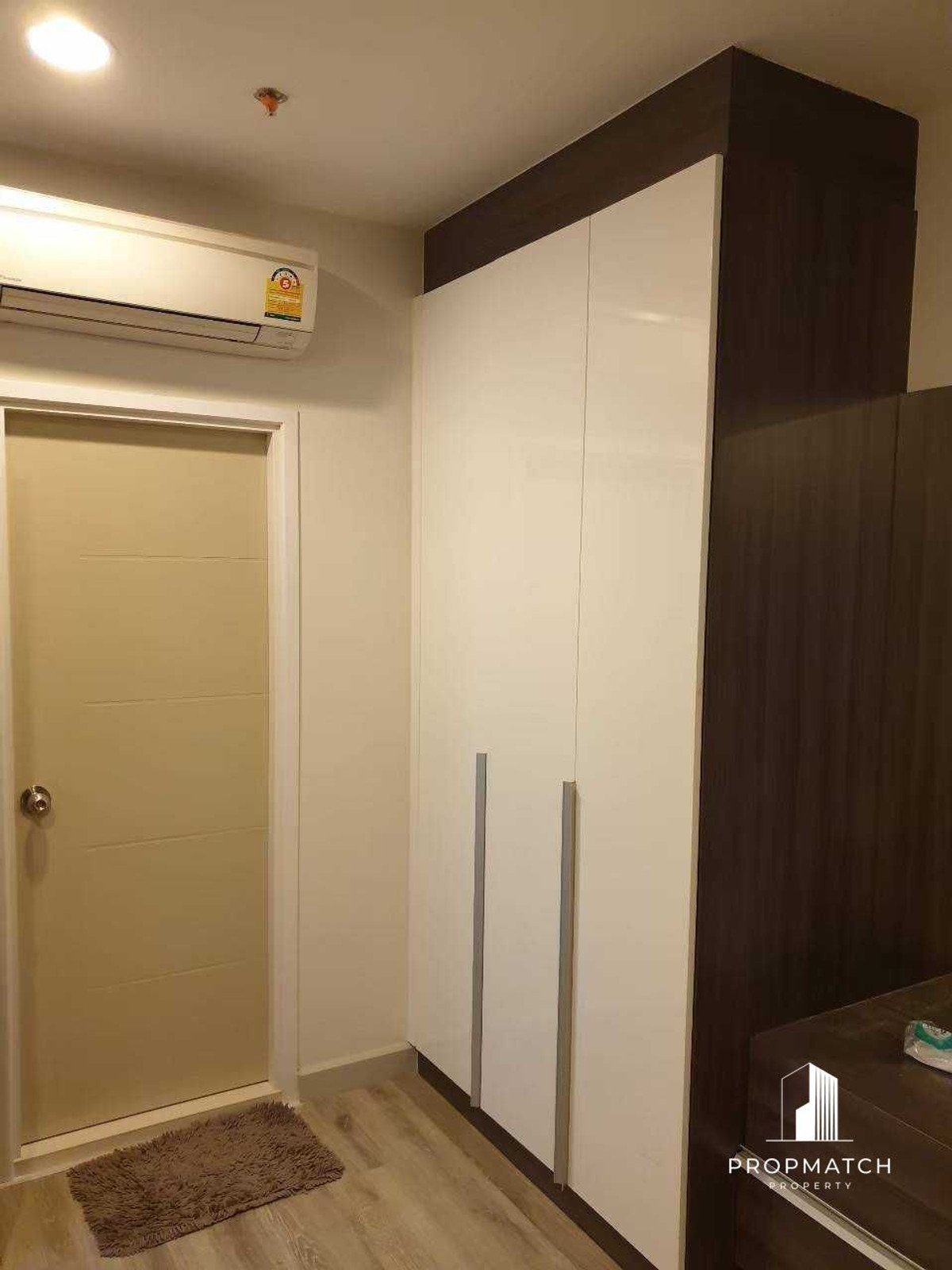 For SaleCondoSathorn, Narathiwat : ⚡️Centric Sathorn St. Louis, luxury condo in the heart of Sathorn⚡️40 Sq.m 🔥1 Bed 1 Bath🔥 5.15 Mb ⚡️Beautiful room, good price👑If interested, contact Putter 0928895628 Line: plustor_ss⚡️