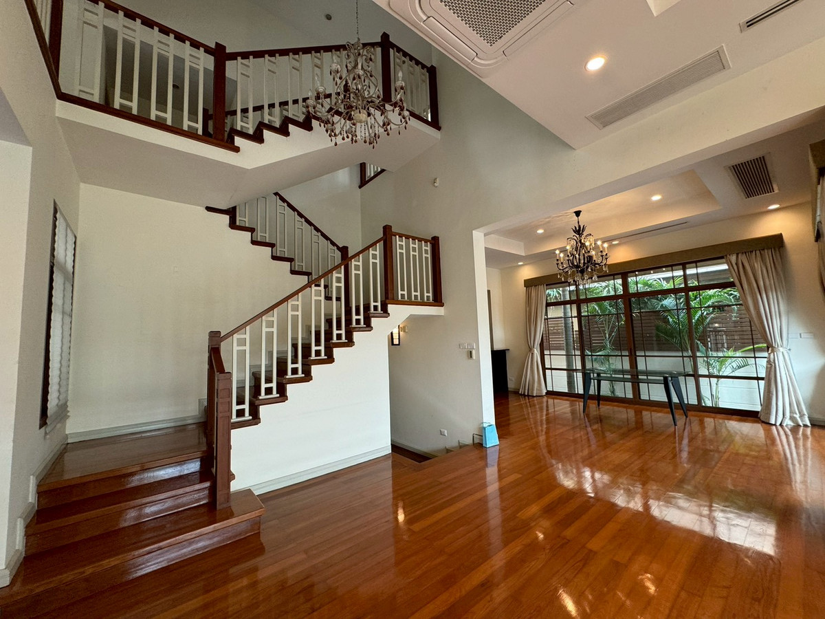 For RentHouseSukhumvit, Asoke, Thonglor : Corner detached house In the luxury project Ekkamai - Phra Khanong ** NO CO-AGENT **