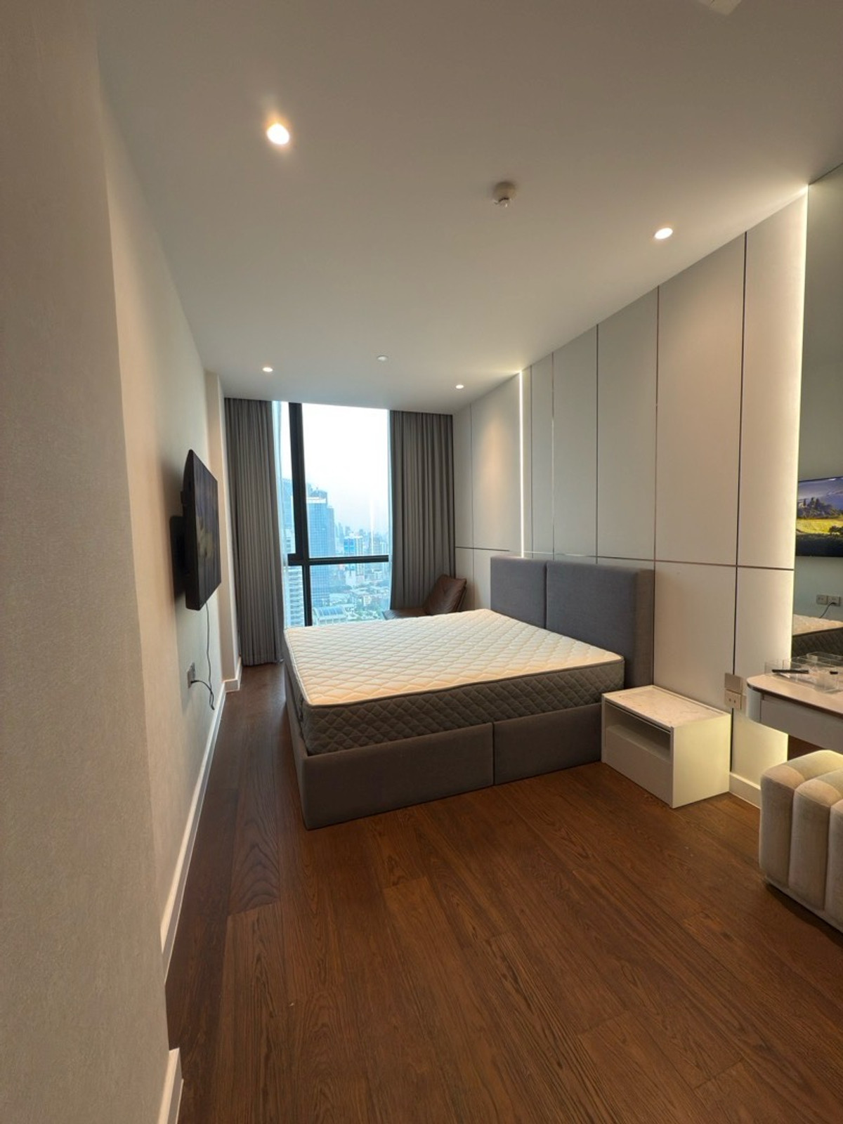 For RentCondoSathorn, Narathiwat : 2beds+Office room- Brand new - Lumpini Park just 10 min walk.