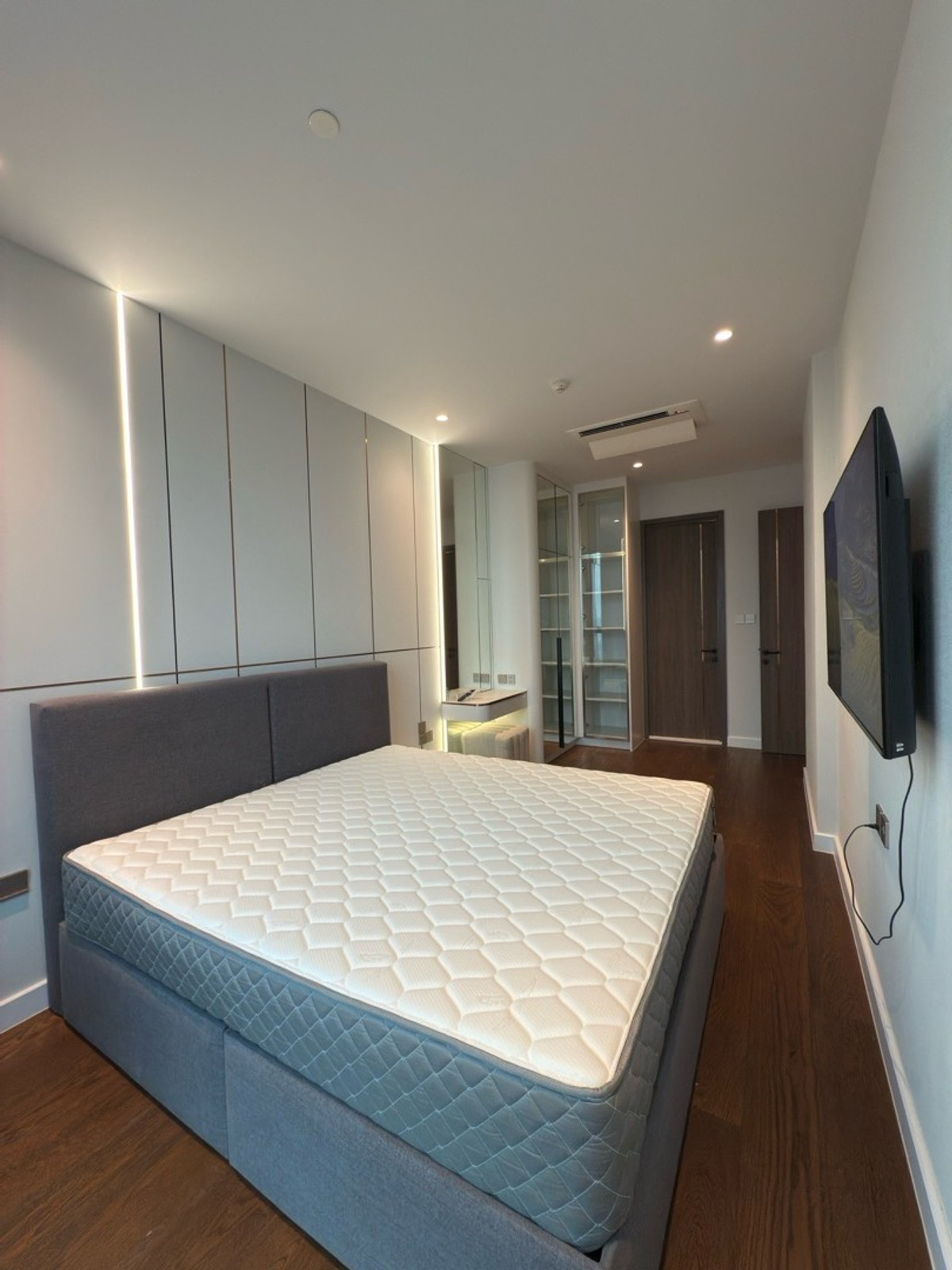 For RentCondoSathorn, Narathiwat : 2beds+Office room- Brand new - Lumpini Park just 10 min walk.