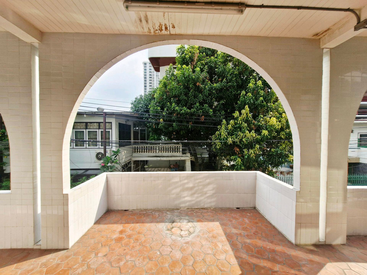 ให้เช่าทาวน์โฮมสุขุมวิท อโศก ทองหล่อ : (For Rent🔥) Commercial Townhome in Soi Ekkamai 12 | 250 SQM | Ideal for Home Office, Cafe, Spa, or Airbnb | Pet & Business Friendly 🐶🐱