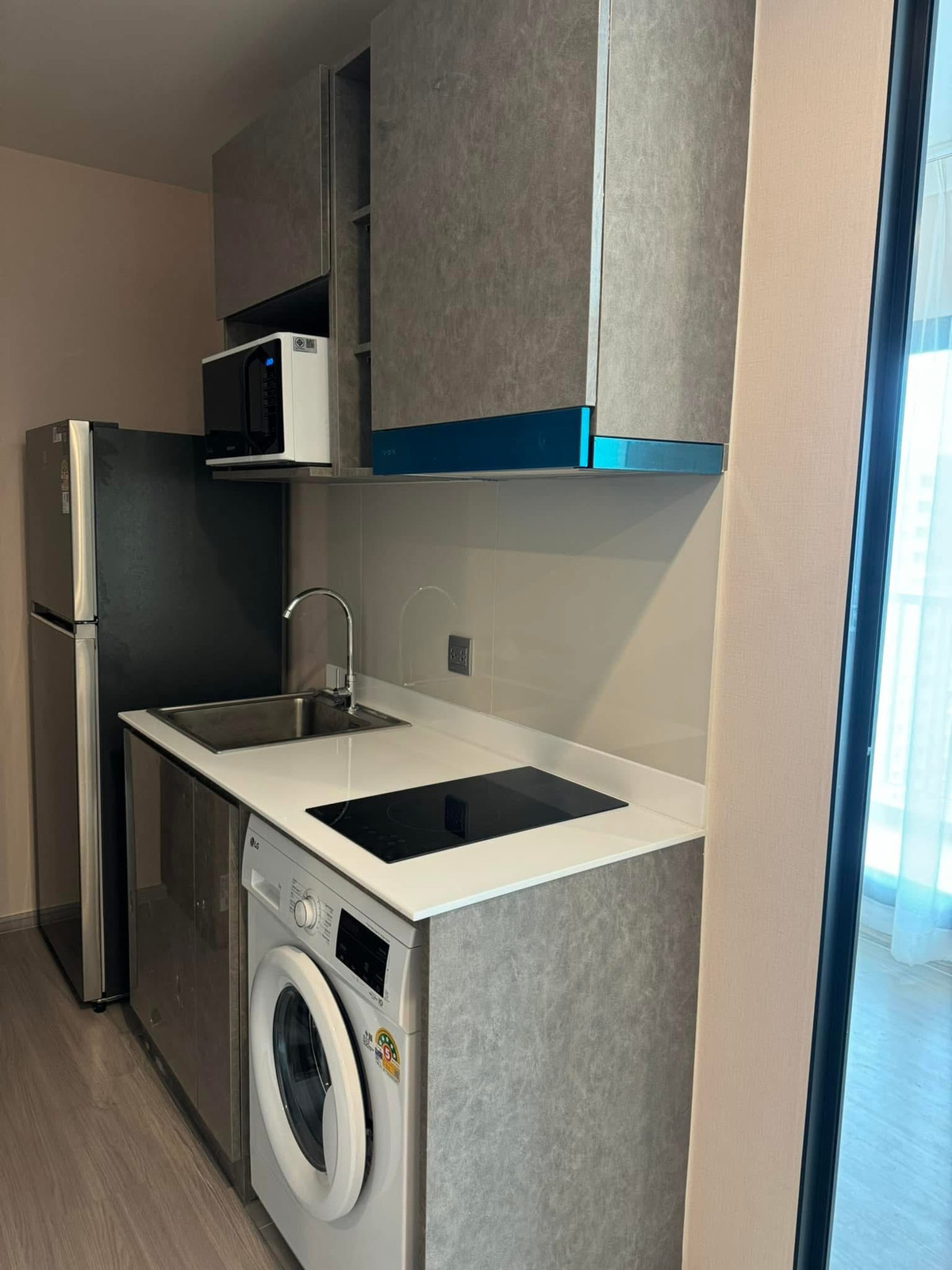 For RentCondoSamut Prakan,Samrong : PFD-08044 For rent Aspire Erawan Prime 1 bedroom 32 sq m. 28th floor next to BTS Chang Erawan.