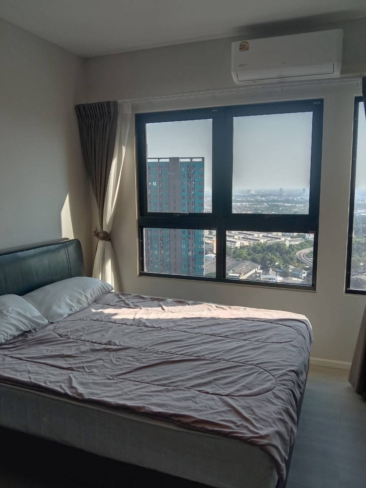 For RentCondoBang kae, Phetkasem : ✅ Brand new unit – 100% never occupied ✅ The Key Petchkasem 48 (near MRT Phetkasem 48)