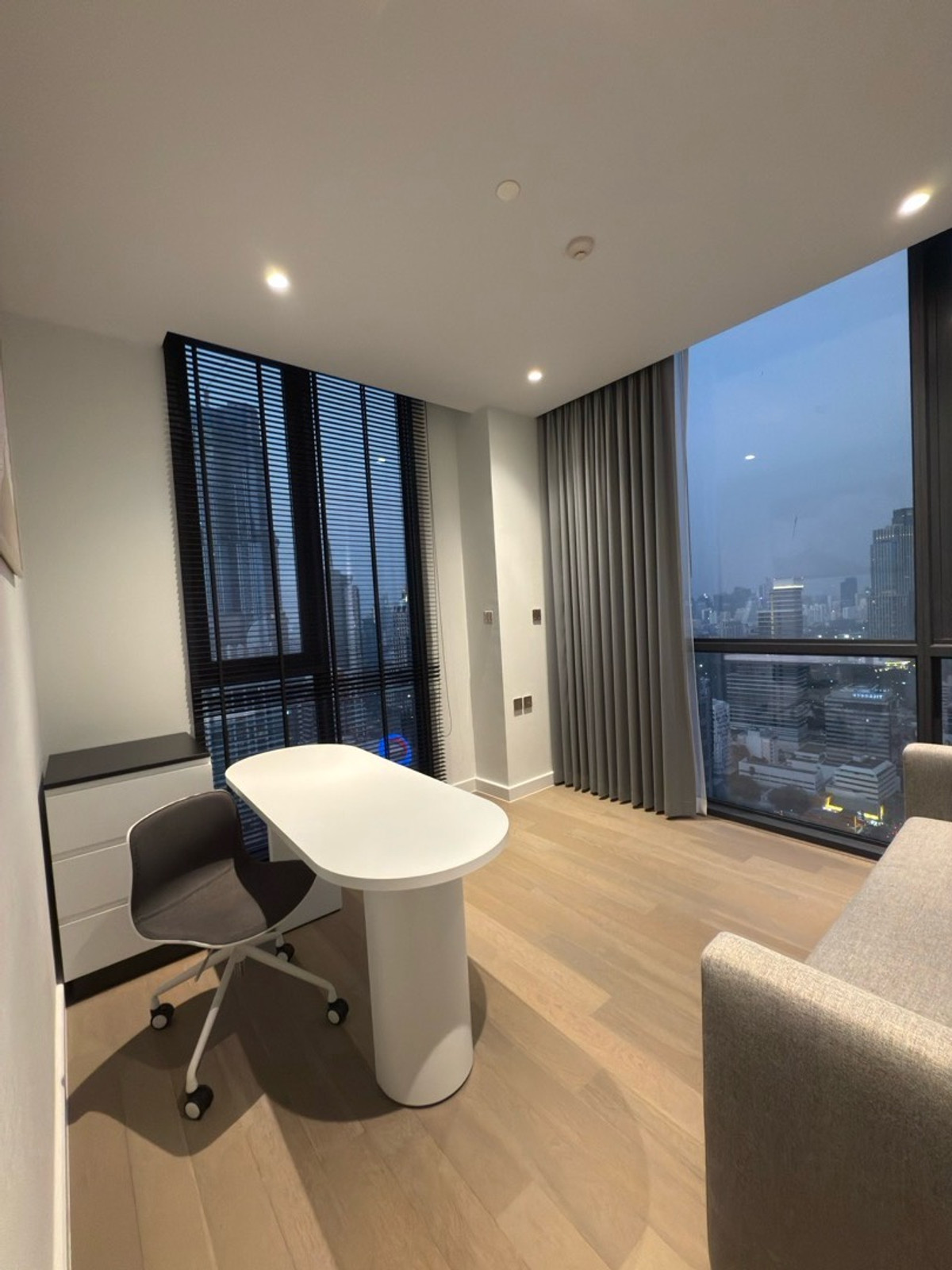 For RentCondoSathorn, Narathiwat : 2beds+Office room- Brand new - Lumpini Park just 10 min walk.