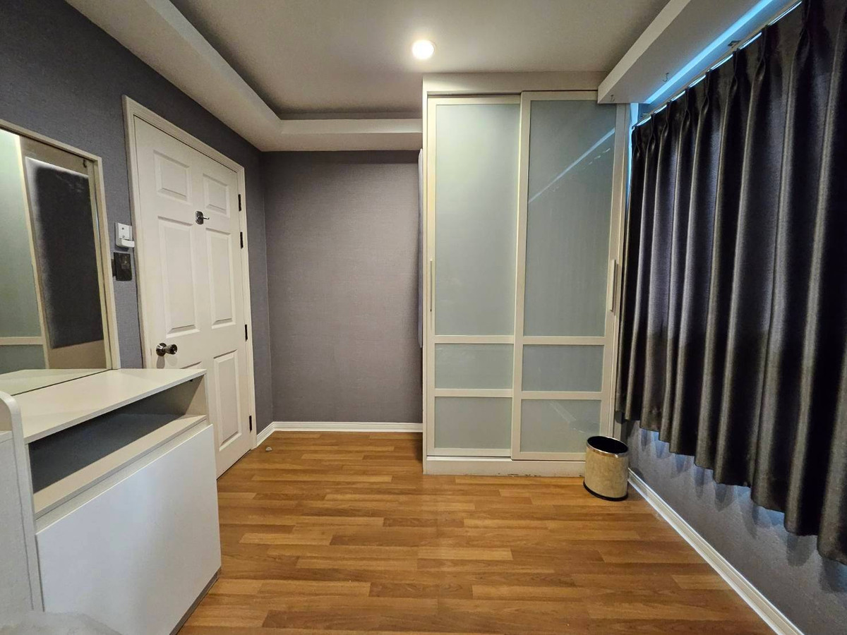 For RentCondoSapankwai,Jatujak : For rent, 2 bedrooms, 65 sq m, 20000 baht, Lumpini Place Phahon-Saphan Khwai, with furniture.