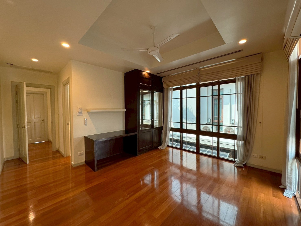 For RentHouseSukhumvit, Asoke, Thonglor : Corner detached house In the luxury project Ekkamai - Phra Khanong ** NO CO-AGENT **