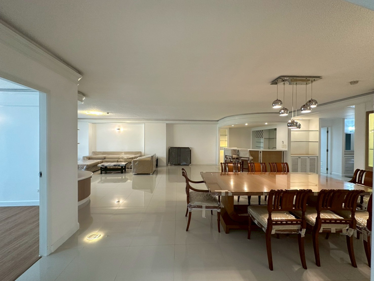 ให้เช่าคอนโดวิทยุ ชิดลม หลังสวน : ✨🏢ให้เช่าคอนโดย่านหลังสวน 2+1 ห้องนอน ขนาด 200ตรม. ห้องสวน เฟอร์นิเจอร์ครบ ระเบียงกว่าง ใกล้BTSราชดำริ, สวนลุมพินี พร้อมเข้าอยู่ 