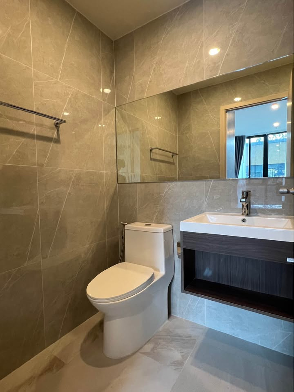 ให้เช่าคอนโดพระราม 9 เพชรบุรีตัดใหม่ RCA : PFD-08043 ให้เช่า Nue District R9 1 นอน 30 ตรม. ชั้น 9 ใกล้ MRT พระราม 9