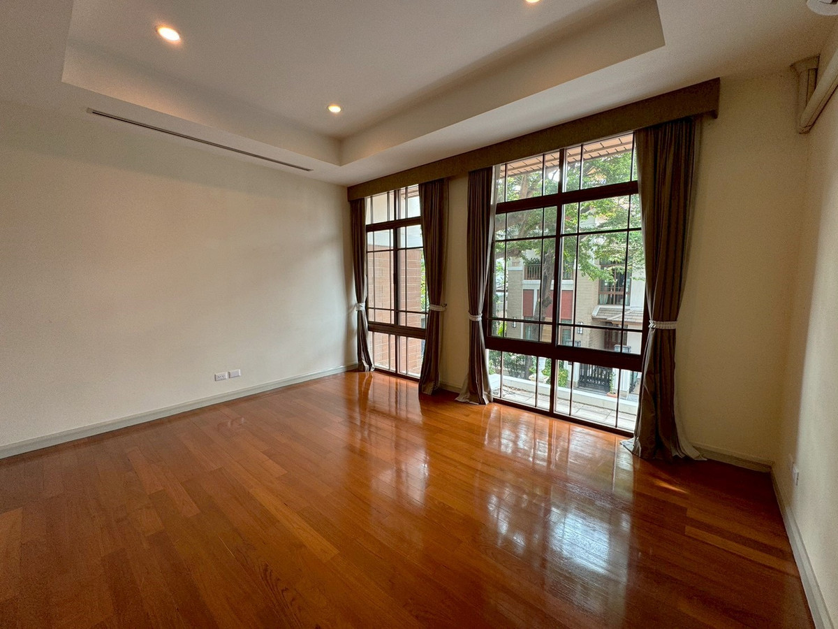 For RentHouseSukhumvit, Asoke, Thonglor : Corner detached house In the luxury project Ekkamai - Phra Khanong ** NO CO-AGENT **