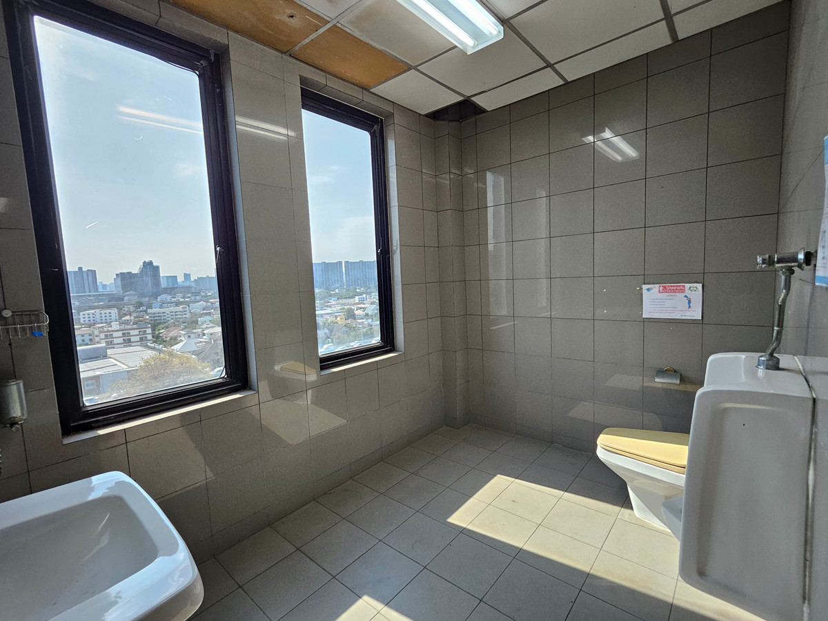 ขายสำนักงานบางซื่อ วงศ์สว่าง เตาปูน : ขายอาคารสำนักงาน 13 ชั้น ถนนวงศ์สว่าง บางซื่อ กรุงเทพฯ พื้นที่ใช้สอย 4,000 ตร.ม. ตรงข้ามบิ๊กซี วงศ์สว่าง ราคา 270,000,000 บาท