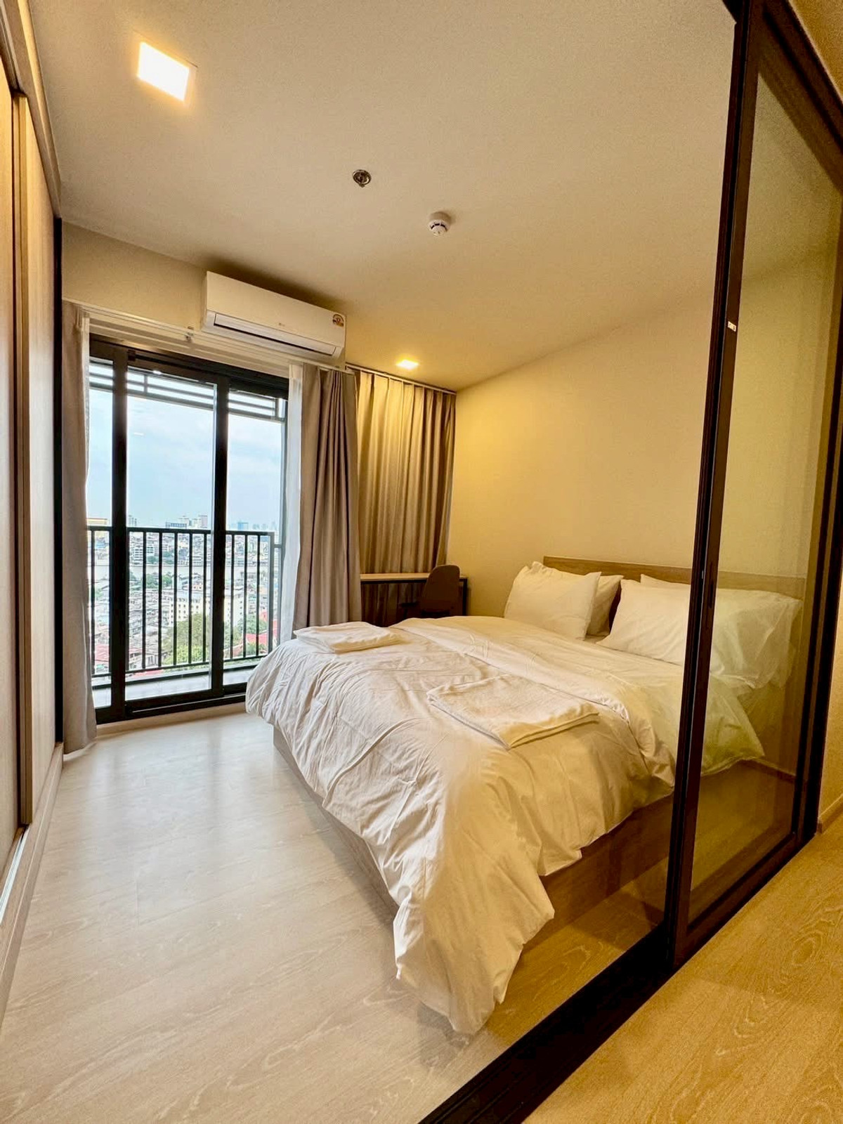 For RentCondoWongwianyai, Charoennakor : ✅ Large unit – Best rental price in the project ✅ FLO by Sansiri (near BTS Khlong San)