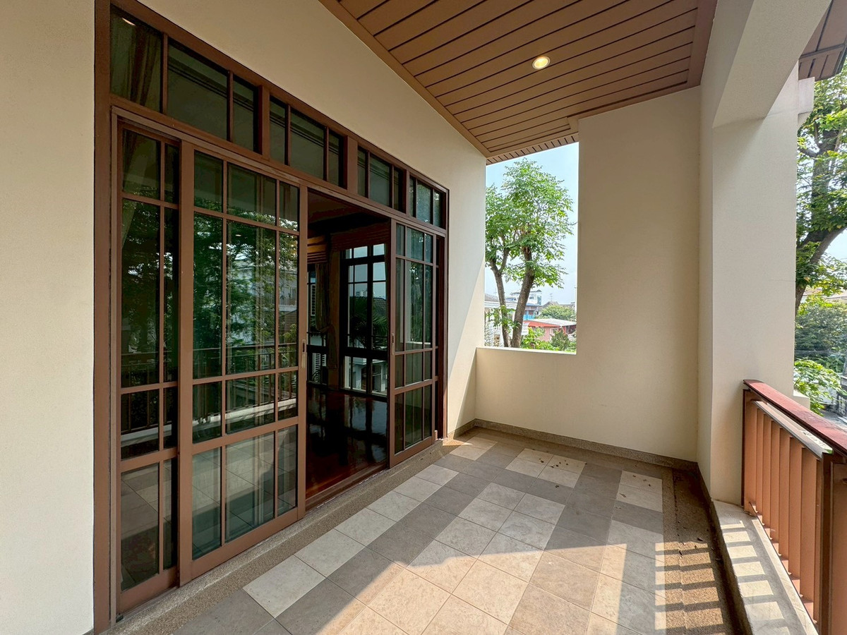 For RentHouseSukhumvit, Asoke, Thonglor : Corner detached house In the luxury project Ekkamai - Phra Khanong ** NO CO-AGENT **